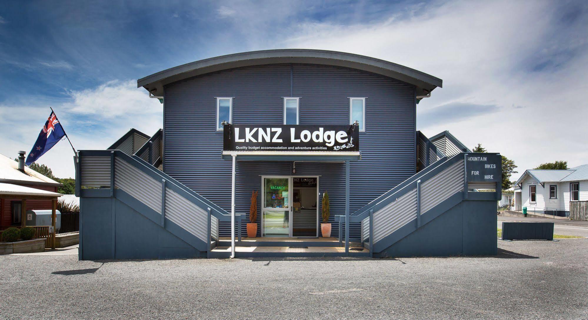 Lknz & Cafe Hostel *