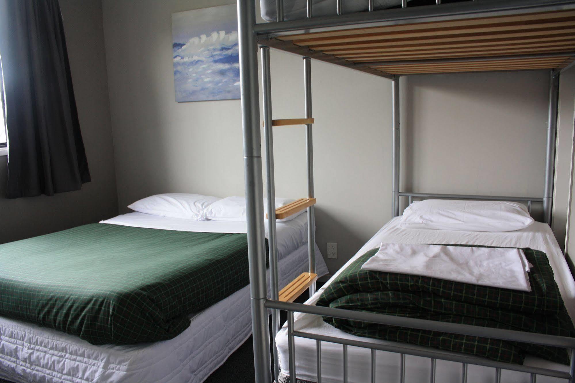 Hostel Lknz & Cafe *